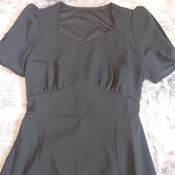 Little Black Sheath Dress With Ivory Bow And Lower Back Cutout Womens Medium - Picture 2 of 8